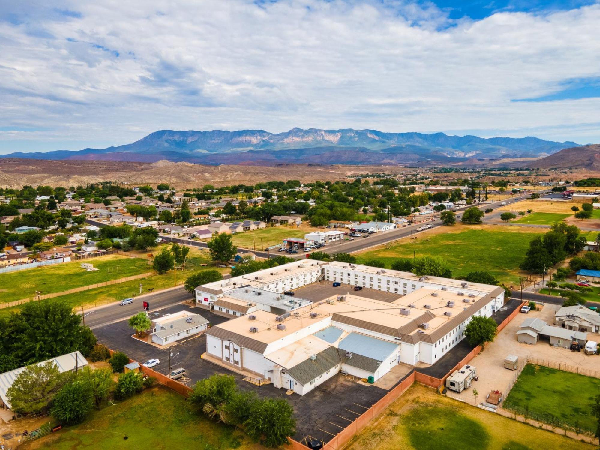 Ramada By Wyndham La Verkin Zion National Park Exterior photo