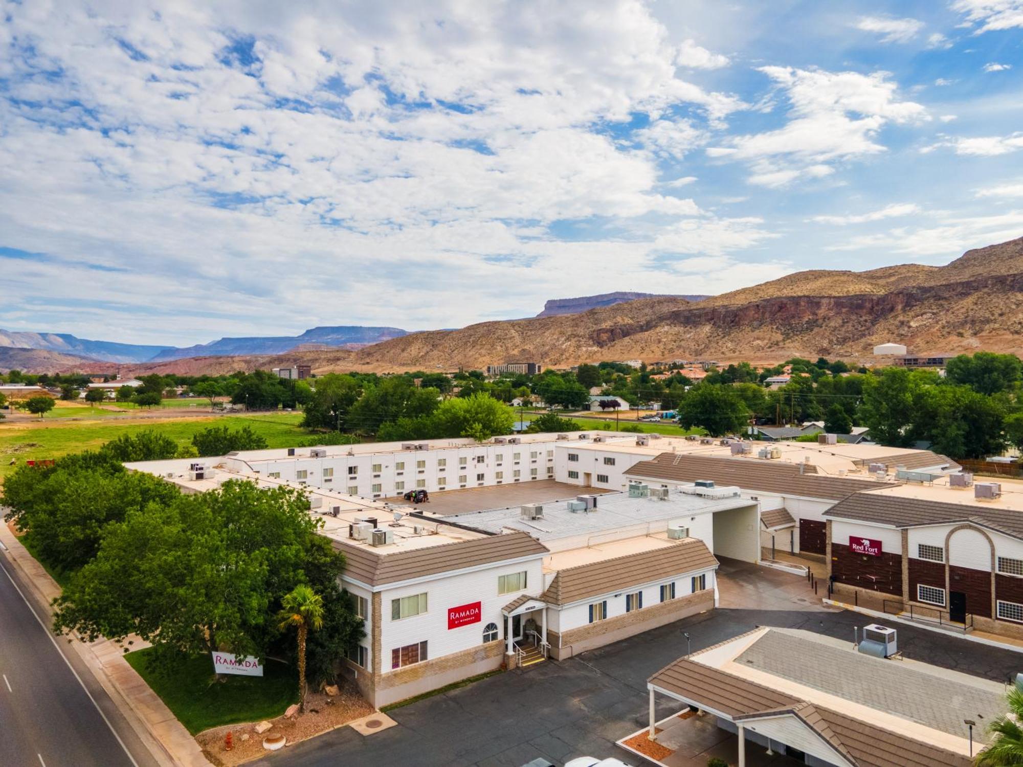 Ramada By Wyndham La Verkin Zion National Park Exterior photo