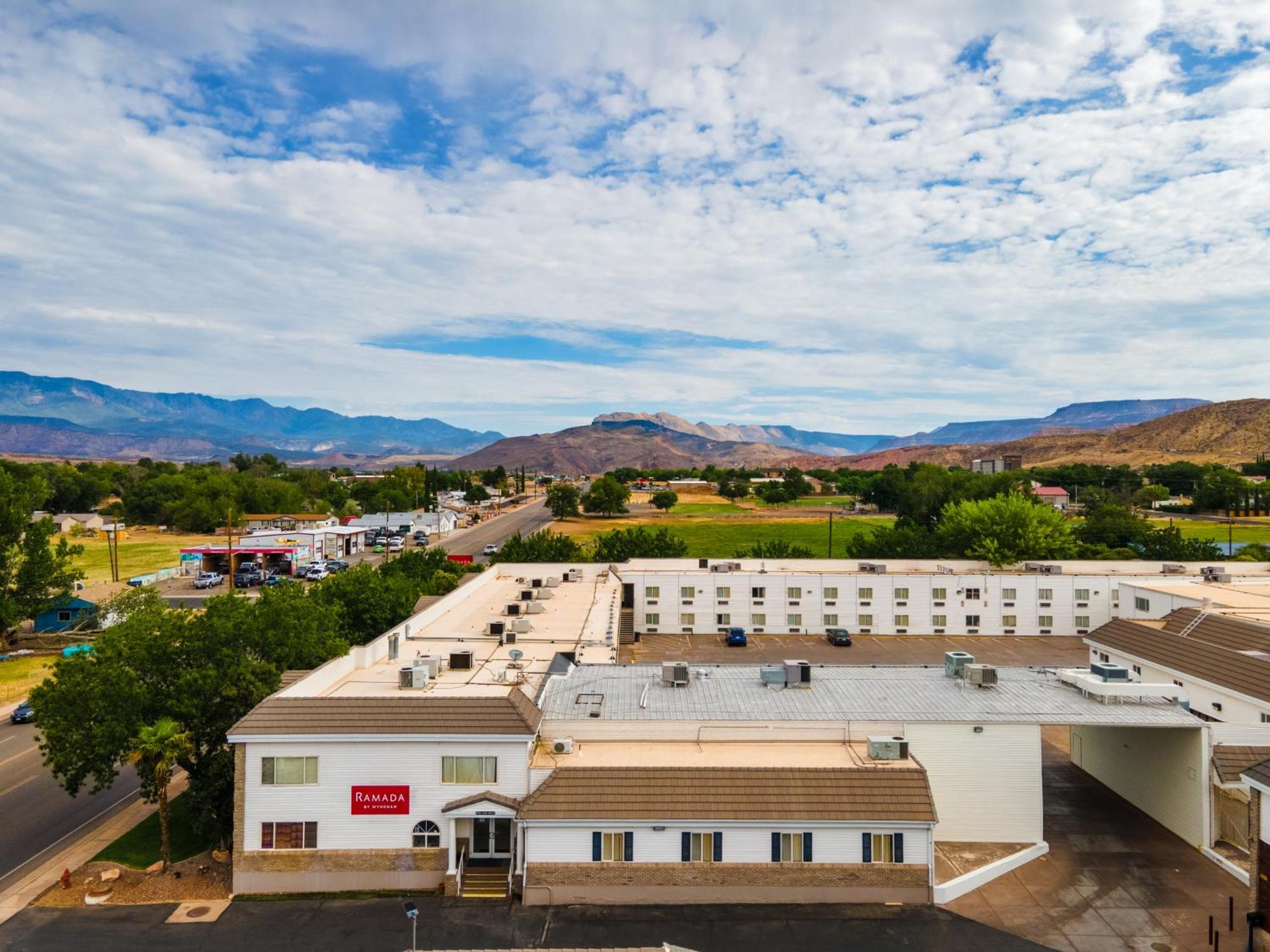 Ramada By Wyndham La Verkin Zion National Park Exterior photo