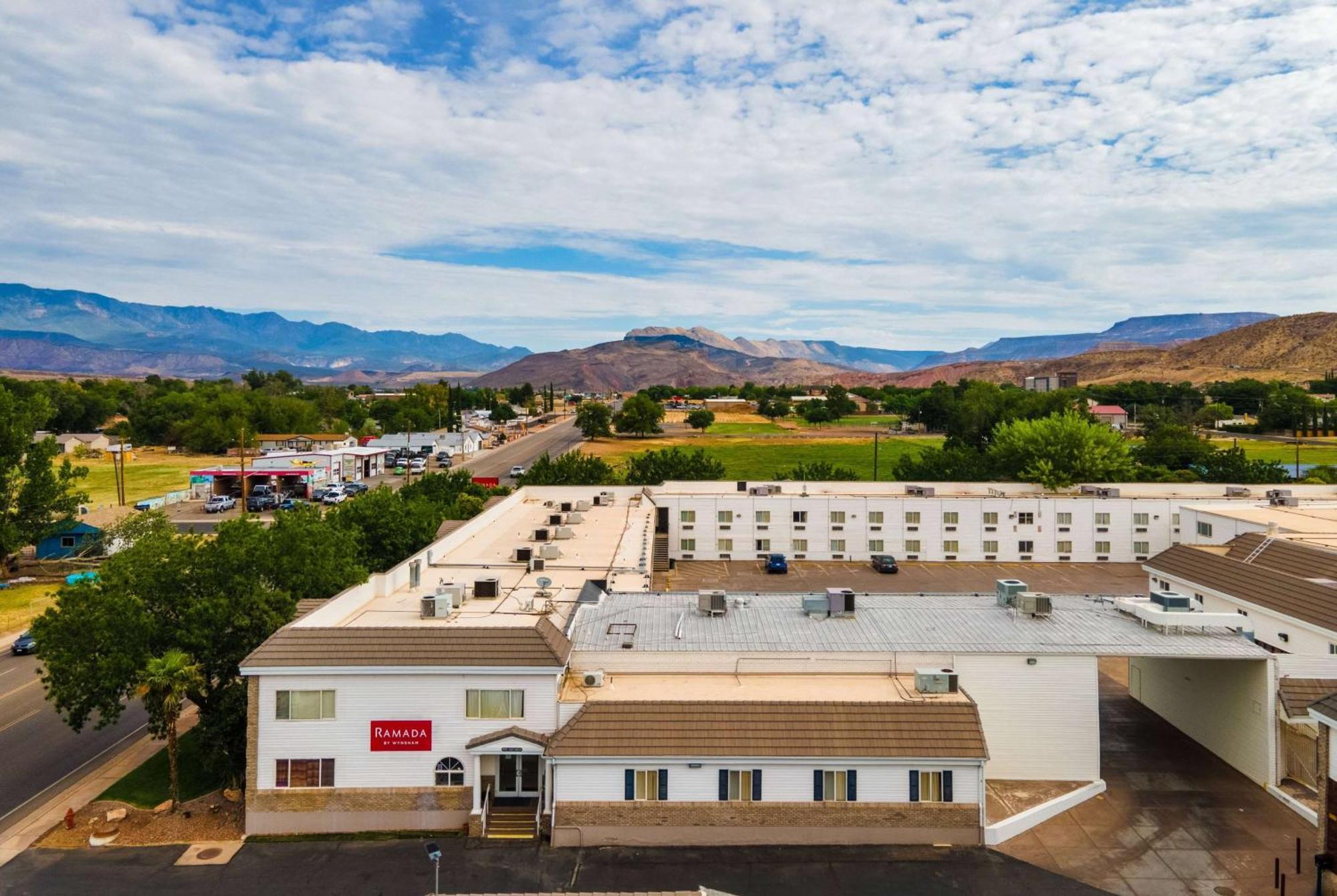 Ramada By Wyndham La Verkin Zion National Park Exterior photo